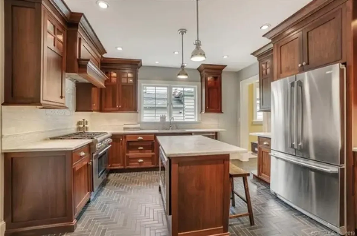 4 bed, 2.5 bath, 3010 sqft, $4,000 — Photo 2
