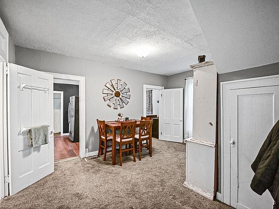 5th image of 607 E Walnut St