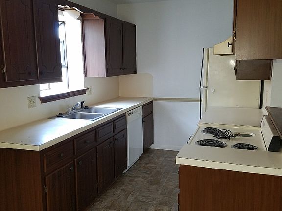 3rd image of 322 Chestnut Dr