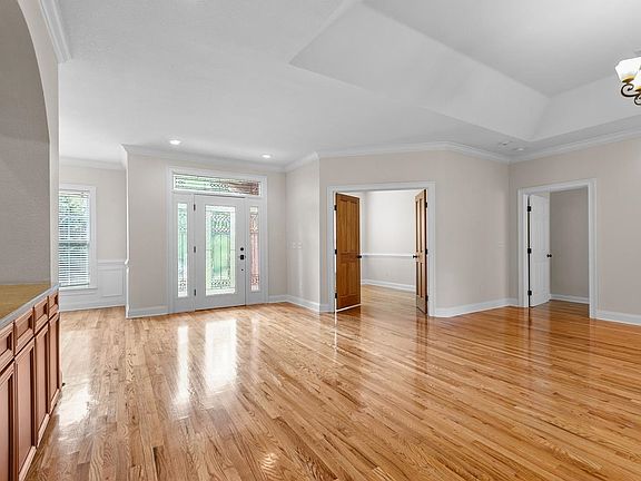 4th image of 1823 Vineyard Way