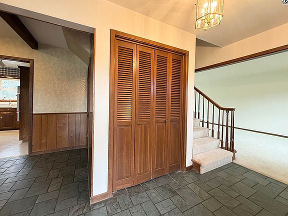 4th image of 40 Tomahawk Rd