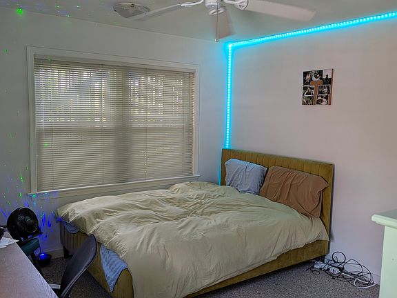 Another photo of the room