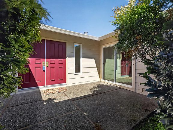 5th image of 8940 Oakmont Drive