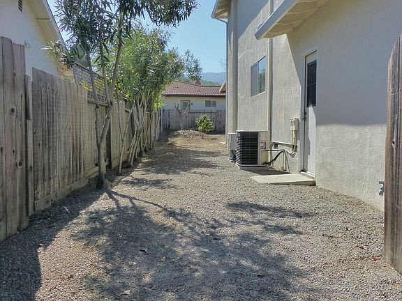 4th image of 1462 Redmond Ave