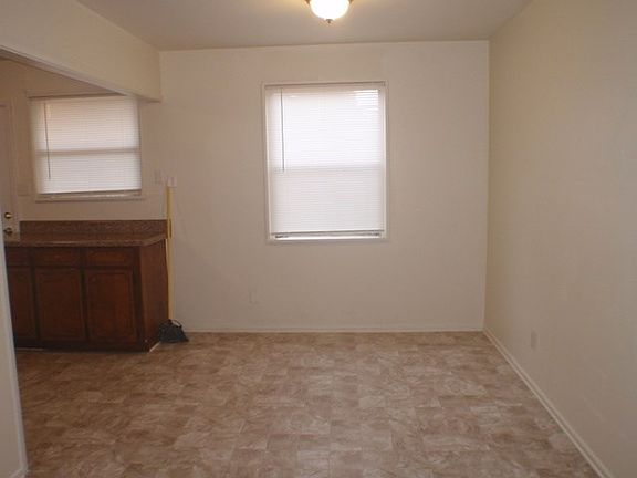 3rd image of 732 Morton Ave NE