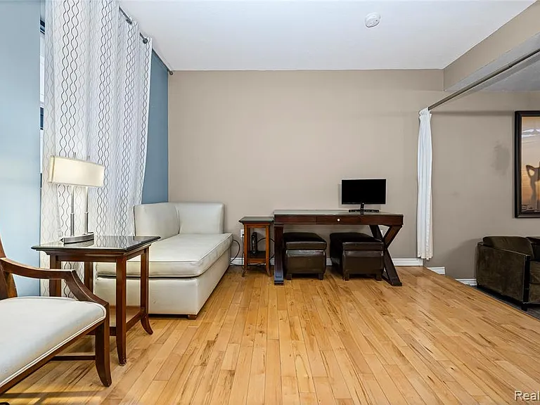 207 N Main St #B — Photo 28