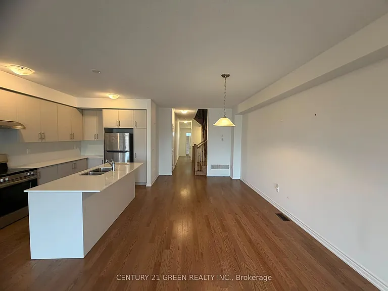 6 Reigate Ave — Photo 5