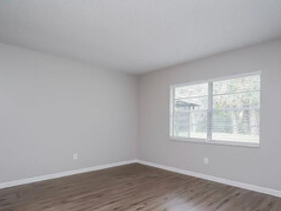 5th image of 16408 Bonneville Dr