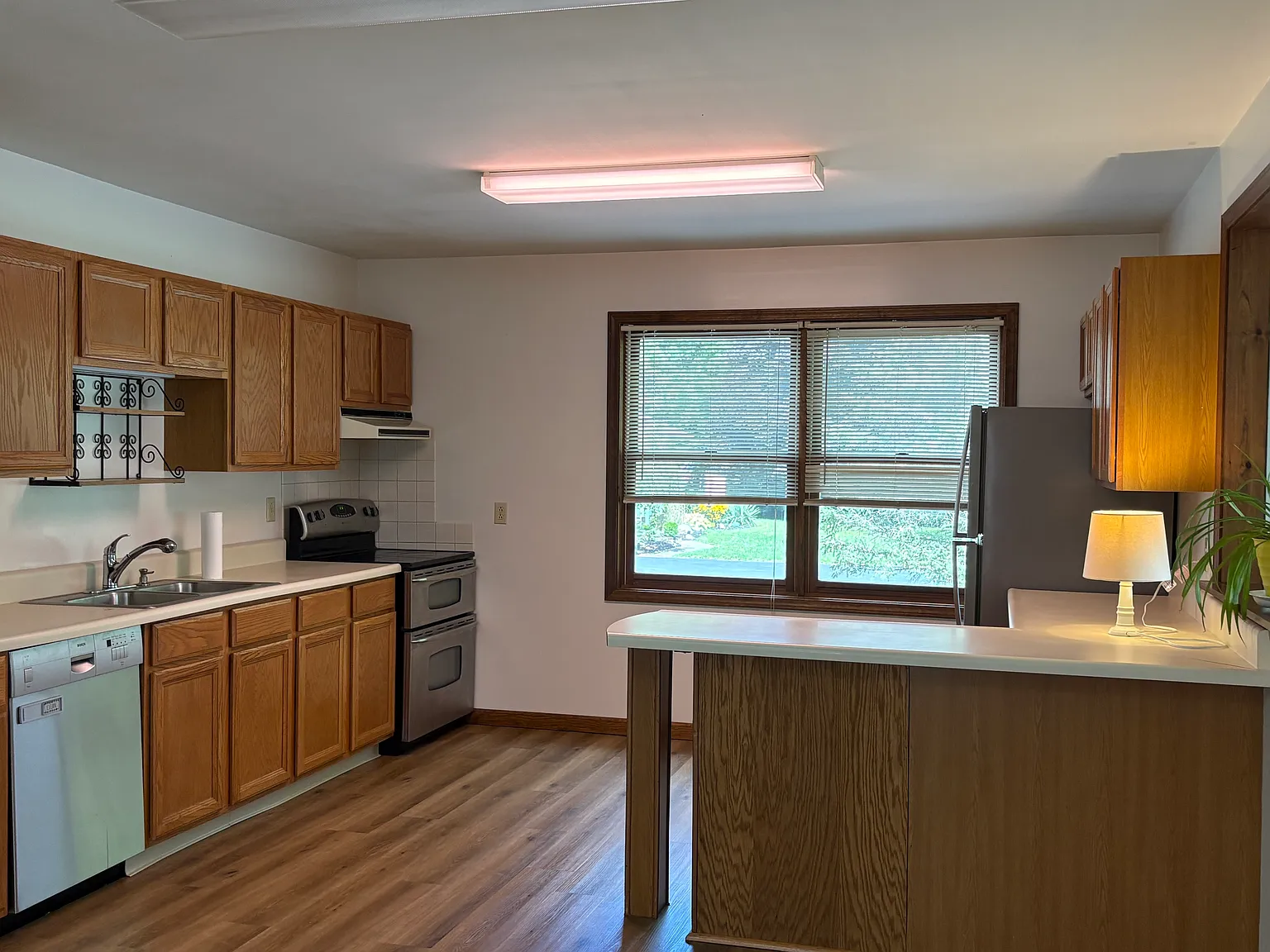 2 bed, 1300 sqft, $1,950 — Photo 2
