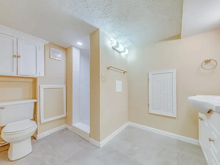 838 41st Ave NE — Photo 11