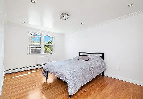 4th image of 339 Evergreen Ave #1