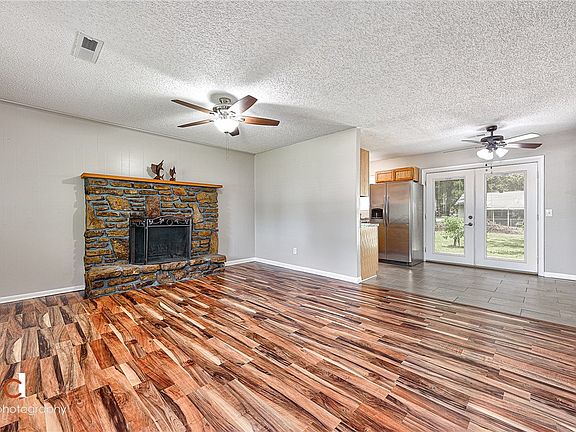 3rd image of 1321 Acorn Dr