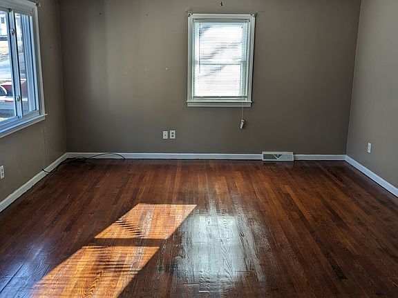 3rd image of 504 E Main St