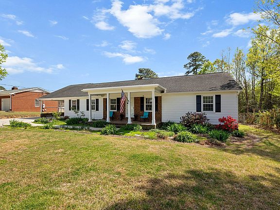 4th image of 3920 Sue Ln