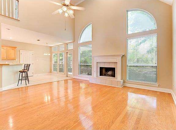 4th image of 636 Sweet Bay Dr