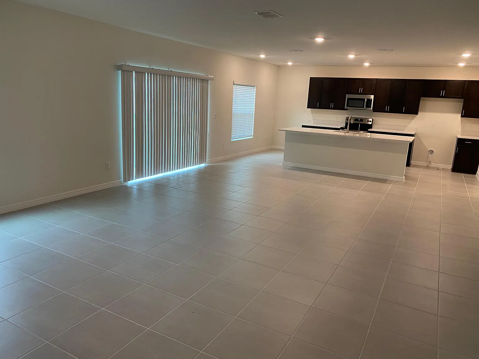 4 bed, 2766 sqft, $2,700 — Photo 3