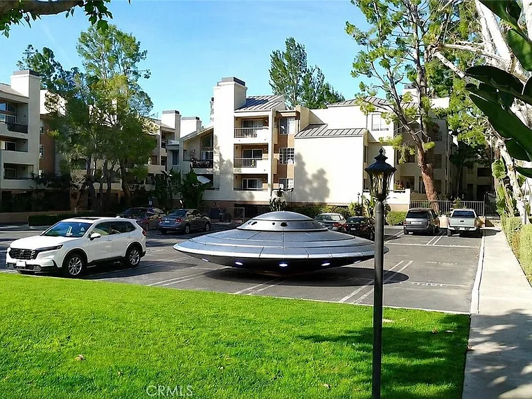 21500 Burbank #222 — Photo 11