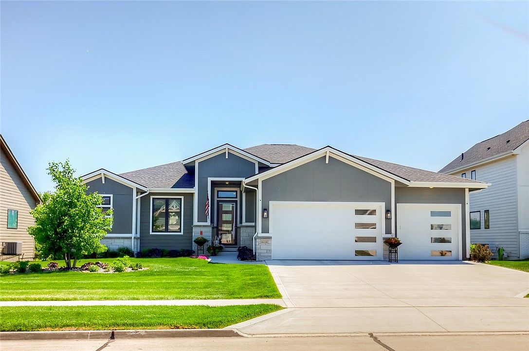 16116 Goodman Ct, Urbandale, IA 50323 | Zillow