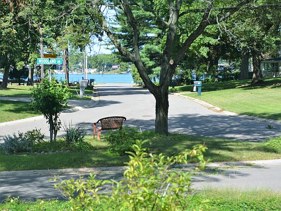 3rd image of 99 Shadywood Ln