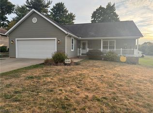 1402 Edgewood Dr, Dover, OH
