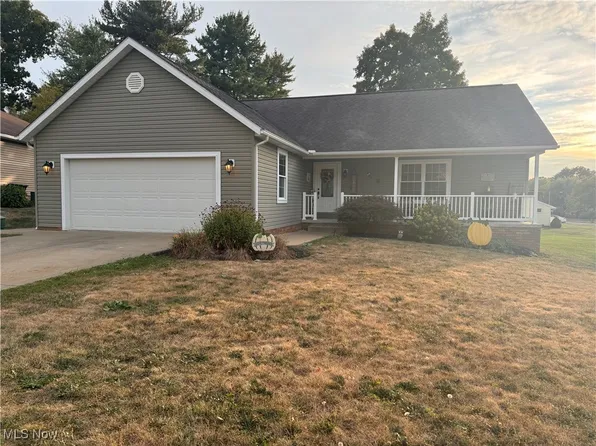 1402 Edgewood Dr, Dover, OH 44622