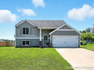 382 Green Ridge Dr, Caledonia, MI 49316