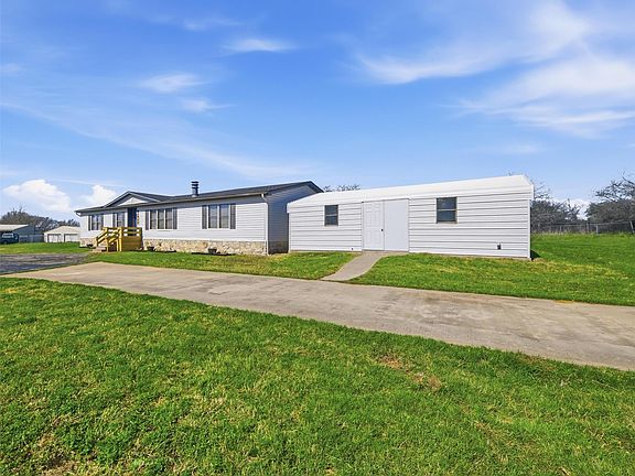 3rd image of 960 Pecan St