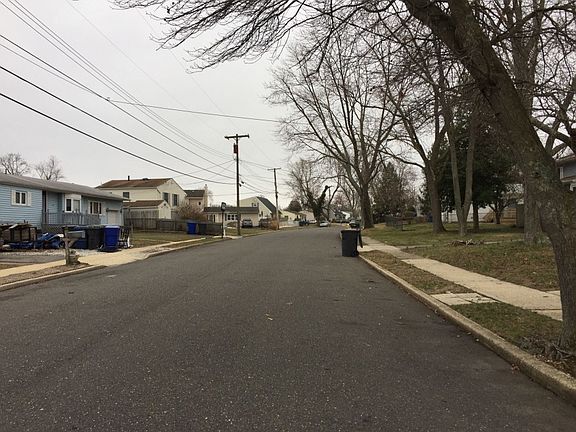 4th image of 983 Hunt Dr