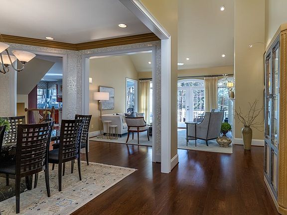 5th image of 1090 Hardwood Holw