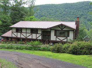 1236 Renovo Rd, Mill Hall, PA 17751