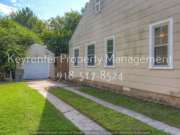 729 N Florence Pl — Photo 32