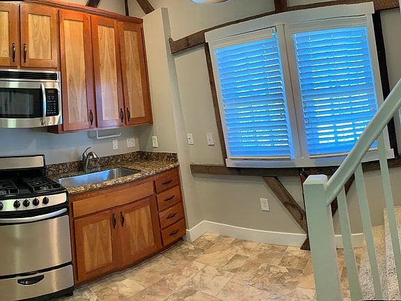 3rd image of 946 Martin Cir #1
