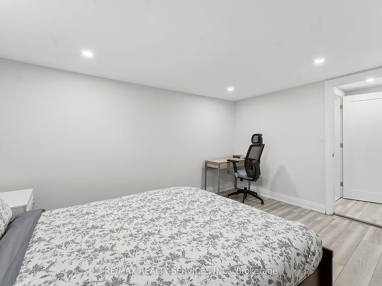 1305 Consort Cres #BASEMENT — Photo 20