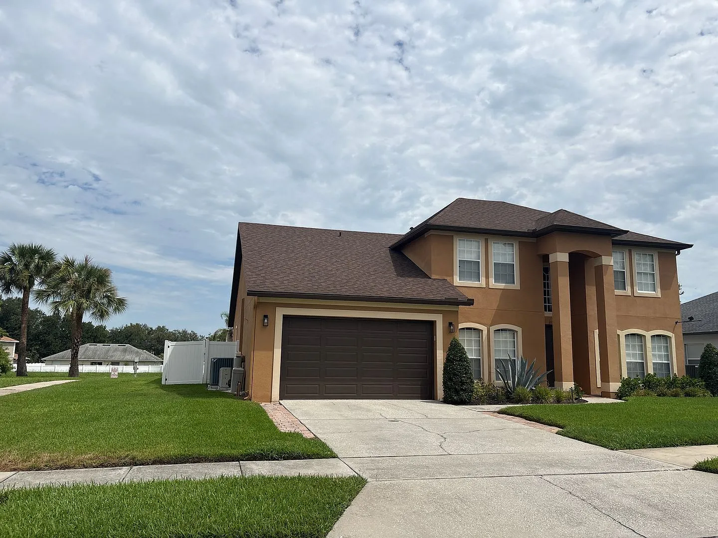 Waterfront 4 Bedroom Pool Home in Lake Amberleigh-Winter Garden — Photo 2
