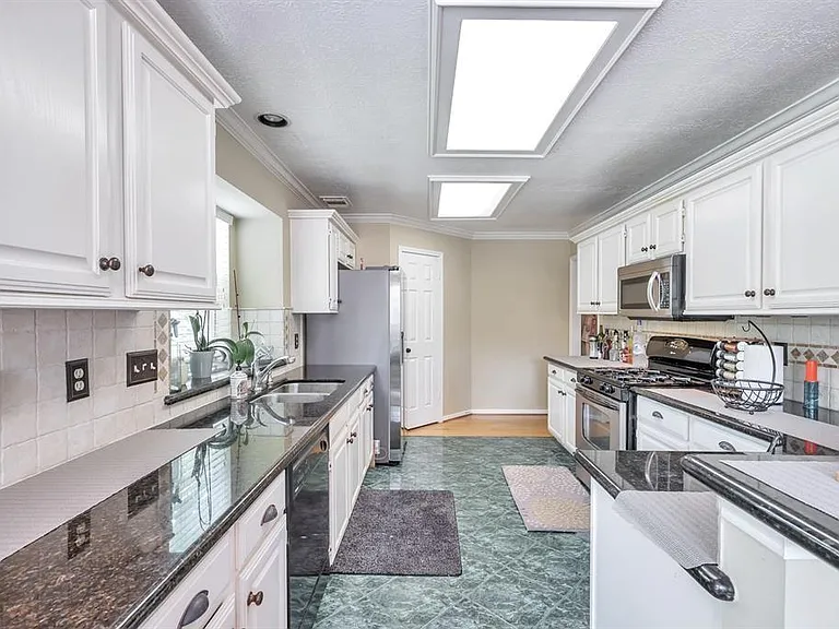 6303 Carissa Ct — Photo 10