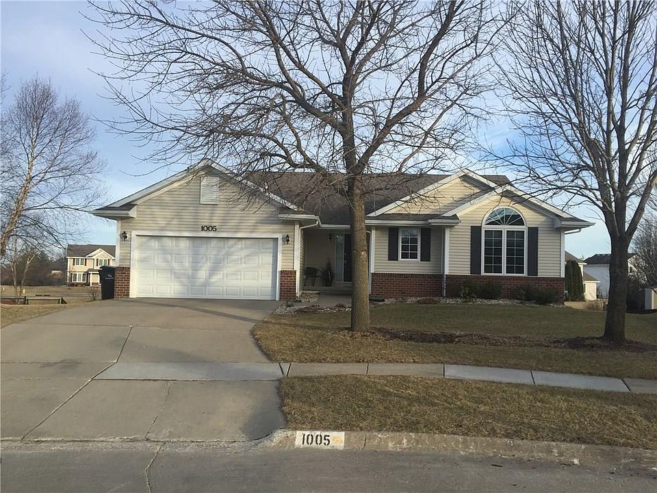 1st image of 1005 SE Cypress Ct
