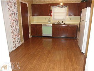 3rd image of 35 Carter Dr