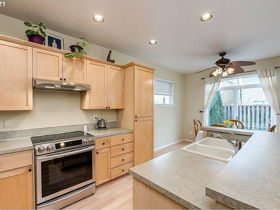 5th image of 1129 SE Wenlock Ave