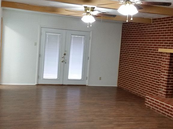 Living Room w/2 ceiling fans
