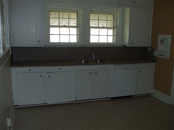 2nd image of 922 Montgomery St