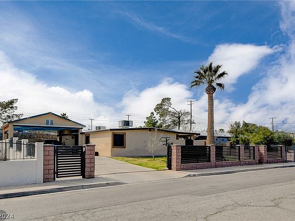 2nd image of 1661 Capistrano Ave