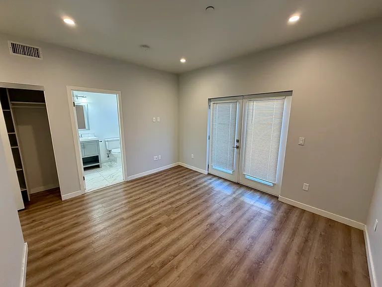 22425 Del Valle St #3 — Photo 20