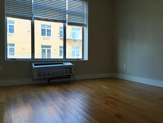 Rented by EXR | media 10