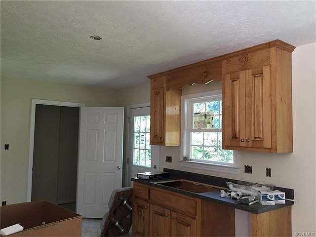 2nd image of 10 N Kalmia Ave
