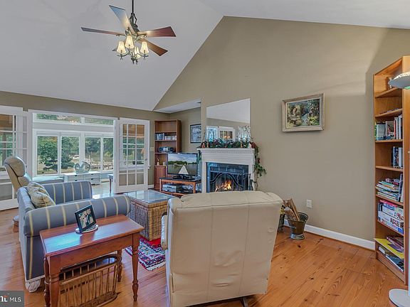 3rd image of 155 Muriel Dr