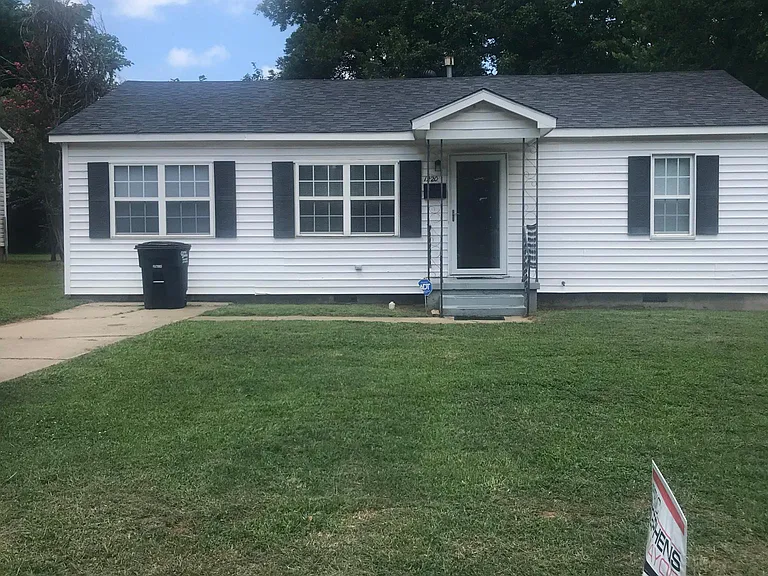 1220 Carol Dr — Photo 11