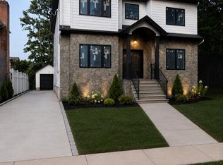 85 Trenton Ct, Staten Island, NY 10309