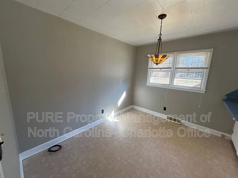 678 Hillsborough Rd — Photo 7