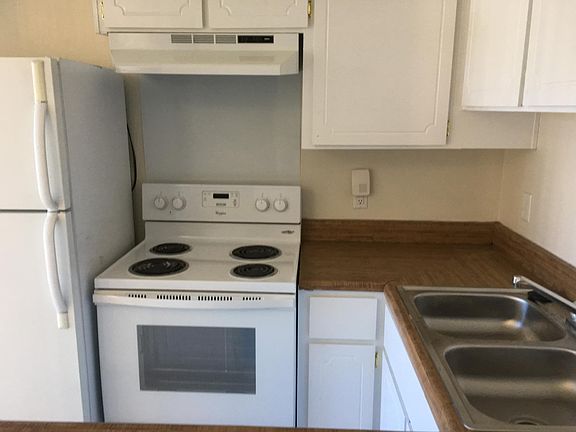 4th image of 300 Brookside Ln