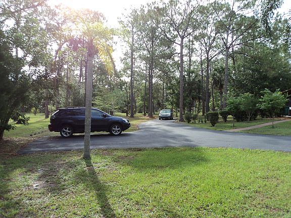 3rd image of 740 Everglades Blvd S